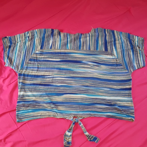 Size 3X top. - Picture 3 of 4